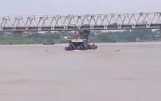 Hỗ trợ tàu thuyền di chuyển an toàn mùa lũ