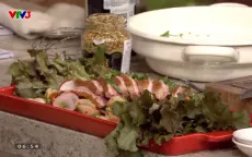 Cách làm gỏi vải thịt vịt ngon không thể dừng đũa