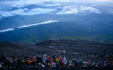 Nhật Bản hạn chế số lượng người leo núi Phú Sĩ