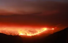 Cháy rừng dữ dội ở bang California, 13.000 người phải sơ tán