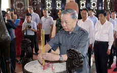 Chủ tịch nước Tô Lâm dâng hương tưởng niệm các bậc tiền bối
