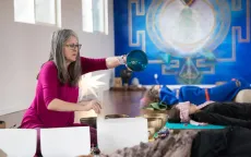 Tắm trong âm thanh để giải toả áp lực