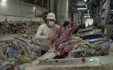 Trung Quốc tràn ngập rác thải dệt may