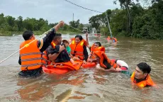 TP Phú Quốc: Hỗ trợ người dân ứng phó mưa lớn gây lũ lụt cục bộ