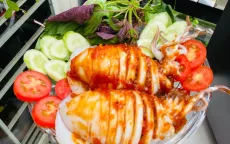 Đưa cơm với món mực nhồi thịt sốt chua ngọt