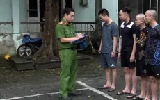 Nhân viên quán karaoke bán ma tuý cho khách đến "bay lắc"