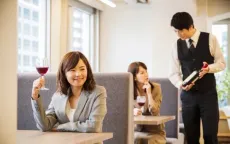 Nhật Bản đề nghị thanh niên nêu lý do không muốn kết hôn