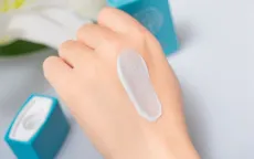 Có cần dùng kem chống nắng vào ngày mưa?