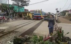 Ngăn chặn ném đá lên tàu: Cần sự vào cuộc quyết liệt của chính quyền địa phương