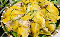 Lạ miệng với gà hấp muối hột