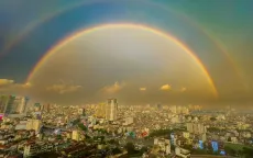 Hà Nội xuất hiện cầu vồng đôi khiến người dân thích thú