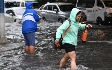 Đường phố Philippines ngập lụt do bão Gaemi