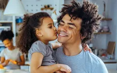 Cách làm cha mẹ tốt sau khi ly hôn để nuôi dạy những đứa trẻ hạnh phúc