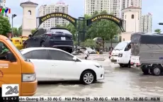 Hà Nội: Nhiều khu vực ngập sâu, xe cộ chật vật di chuyển sau cơn bão số 2