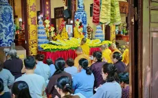 Người dân đến chùa cầu siêu, tưởng niệm Tổng Bí thư Nguyễn Phú Trọng