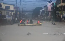 Đường phố Philippines hóa thành sông do bão Gaemi
