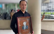 Người dân phía Nam đội mưa đến viếng Tổng Bí thư Nguyễn Phú Trọng