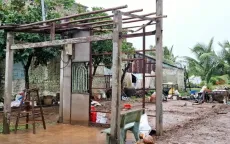 Lốc xoáy làm tốc mái 84 căn nhà ở Bến Tre