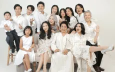 Đại gia đình Diva Thanh Lam chung khung ảnh, Khả Ngân đón tuổi mới bên gia đình