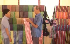 Trăn trở tìm người kế thừa nghề dệt thổ cẩm