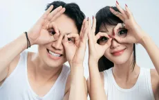 Việt Anh tình tứ bên bạn diễn kém tuổi