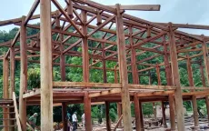 Điện Biên: Sạt lở đất khiến 11 nhà dân phải di dời khẩn cấp