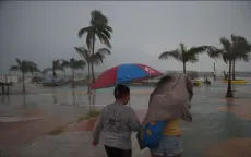Bão nhiệt đới Debby “đe dọa tính mạng” đang hướng đến bờ biển vịnh Florida