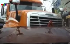 Thót tim xe đầu kéo vượt ẩu, đâm thẳng vào xe khác đi ngược chiều