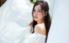 Hoa hậu Mai Phương Thúy đón tuổi mới, Thanh Hương khoe vai trần quyến rũ