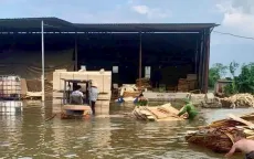 Gần 80 nhà dân và xưởng gỗ ngập úng do Thủy điện Thác Bà xả lũ