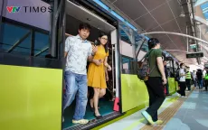 Người dân Thủ đô háo hức trải nghiệm metro Nhổn - ga Hà Nội