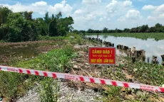 Long An: Khẩn cấp xây dựng 162m đê bao ven sông bị sạt lở