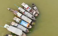 Bình minh trên chợ nổi Long Xuyên