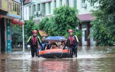 Trung Quốc sơ tán hơn 80.000 người dân do mưa lớn