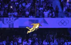 Tom Cruise thực hiện pha nguy hiểm hoành tráng tại bế mạc Olympic Paris 2024