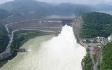Hồ thủy điện Hòa Bình đóng hết cửa xả lũ