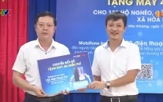 Đà Nẵng: Tặng điện thoại thông minh cho hộ nghèo và hộ cận nghèo