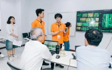 Sinh viên trao đổi nghiên cứu khoa học cùng chuyên gia quốc tế