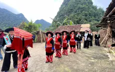 Toàn cảnh đám cưới chuẩn trong mơ của Chải 'Đi giữa trời rực rỡ'