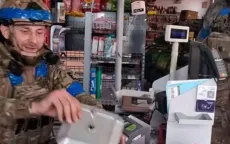 Binh sĩ Ukraine cướp phá siêu thị Nga