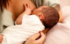 Làm thế nào để trẻ sơ sinh ngừng khóc đêm?