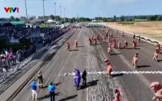 Thú vị cuộc đua của “khủng long bạo chúa”
