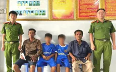 Công an xã đảo giúp đỡ 2 cháu nhỏ đi lạc tìm được người thân