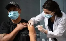 FDA Mỹ phê duyệt vaccine phòng COVID-19 cập nhật chống các biến thể đang lưu hành