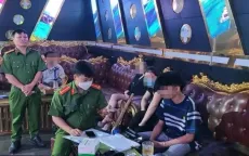 Phát hiện nhiều bình khí gây cười bên trong quán bar trá hình ở Đồng Nai