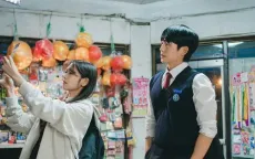 Hậu trường tình cảm không kém trên phim của cặp đôi Love Next Door