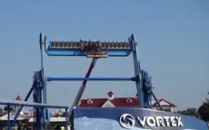 Du khách mắc kẹt trên không 90 phút vì tàu lượn siêu tốc gặp sự cố