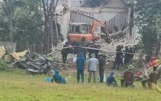 Công binh dò mìn tại hiện trường vụ nổ khiến 4 người thương vong