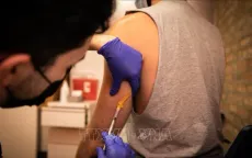 Mỹ phê duyệt tiêm vaccine đậu mùa khỉ cho người có nguy cơ cao