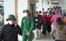 Dòng người đổ về các bến xe khách tại Hà Nội để về quê, du lịch dịp nghỉ lễ 2/9